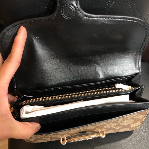 Coach crossbody - Picture 2 of 2